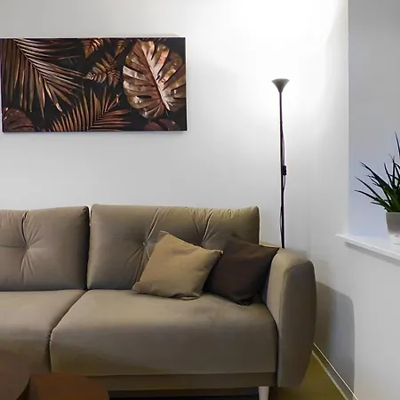 Modernes Apartment Mit Queensize-Bett, Netflix, Kueche, Erdgeschoss, Naehe Ameos Klinik Aschersleben Exterior photo