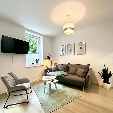 Modernes Apartment Mit Queensize-Bett, Netflix, Kueche, Erdgeschoss, Naehe Ameos Klinik Aschersleben Exterior photo