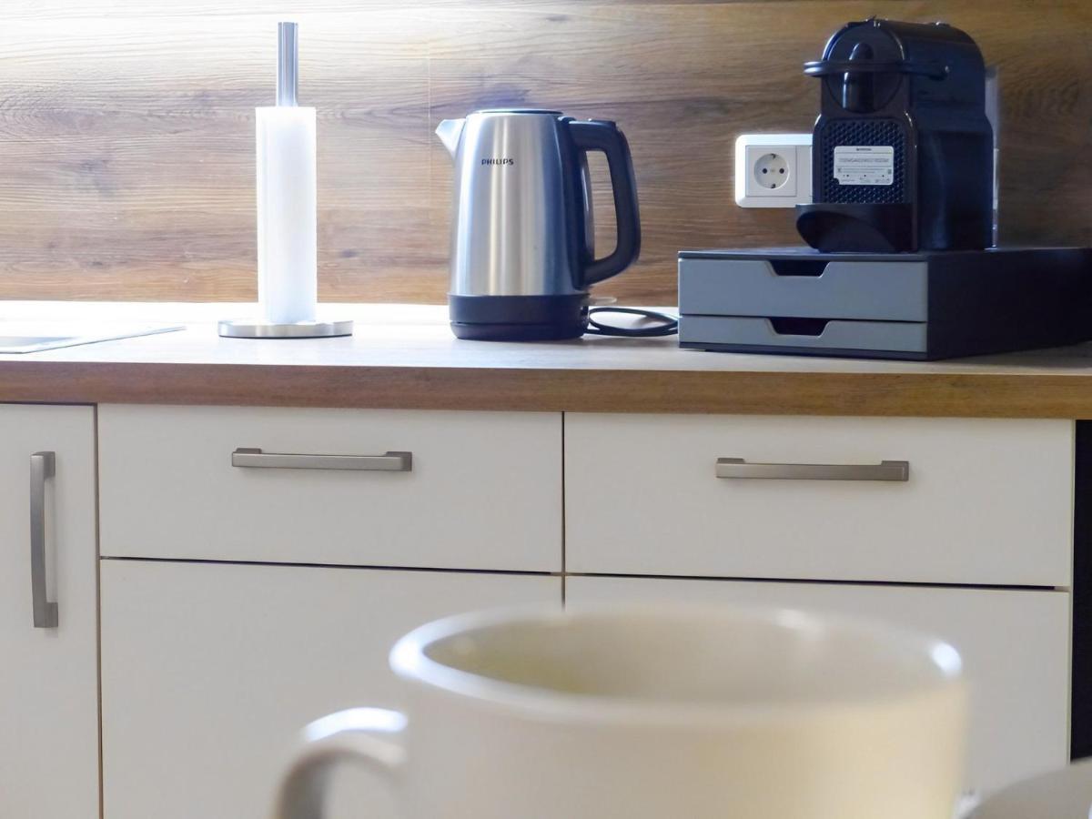 Modernes Mit Queensize-bett, Netflix, Kueche, Erdgeschoss, Naehe Ameos Klinik * Aschersleben