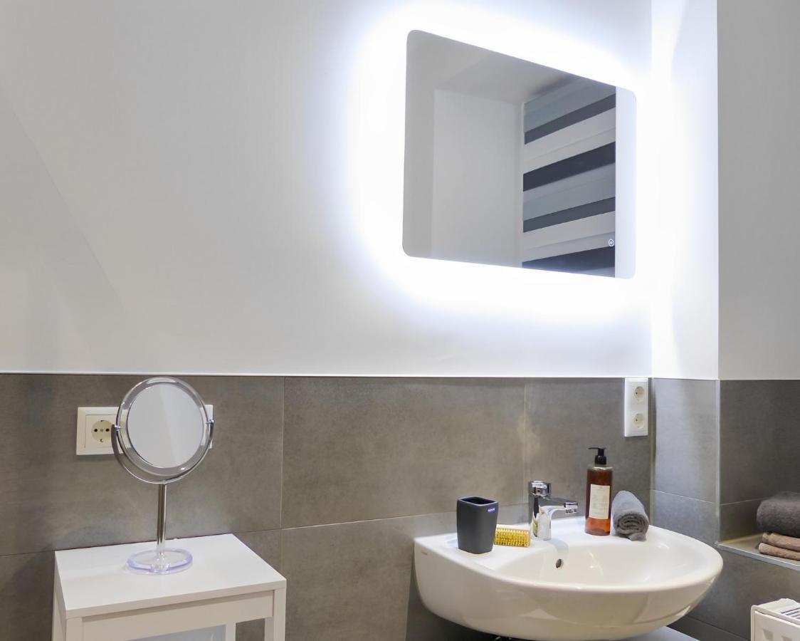 Modernes Mit Queensize-bett, Netflix, Kueche, Erdgeschoss, Naehe Ameos Klinik Apartment Aschersleben