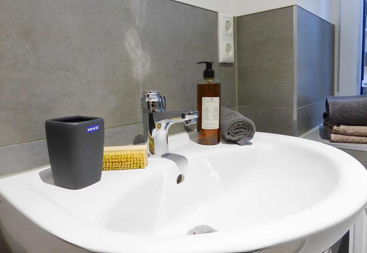 Modernes Mit Queensize-bett, Netflix, Kueche, Erdgeschoss, Naehe Ameos Klinik * Aschersleben
