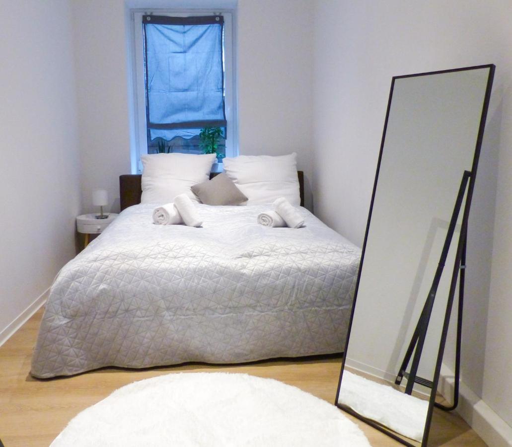 Modernes Mit Queensize-bett, Netflix, Kueche, Erdgeschoss, Naehe Ameos Klinik Apartment Aschersleben