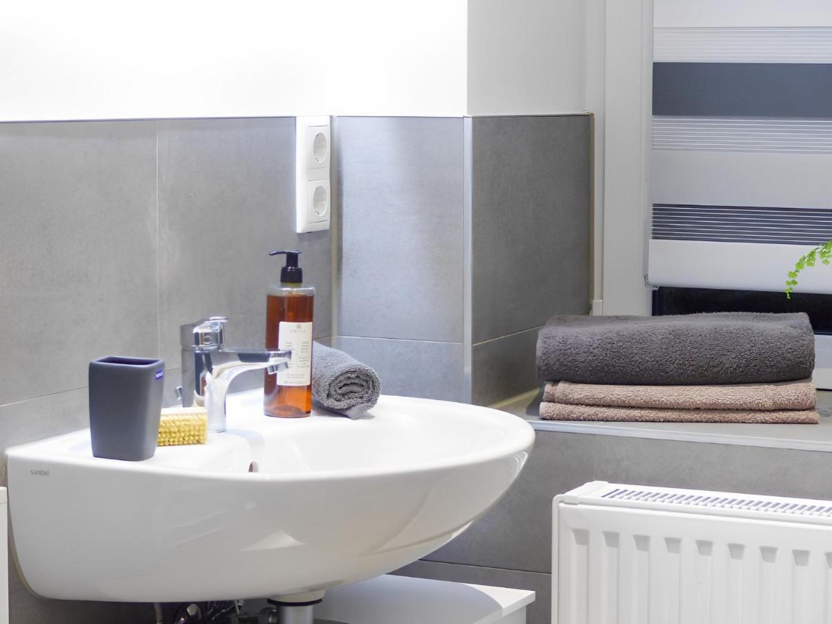 Modernes Mit Queensize-bett, Netflix, Kueche, Erdgeschoss, Naehe Ameos Klinik Apartment