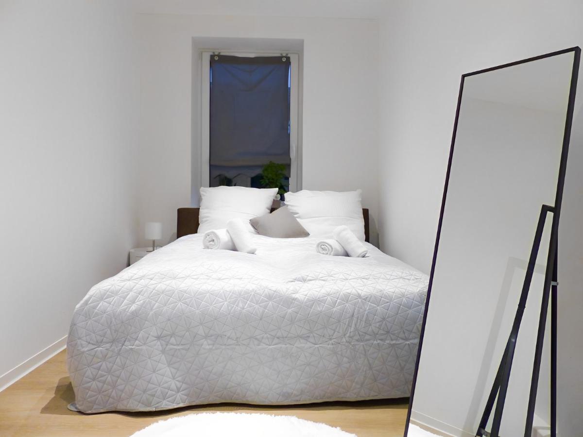 Modernes Mit Queensize-bett, Netflix, Kueche, Erdgeschoss, Naehe Ameos Klinik * Aschersleben