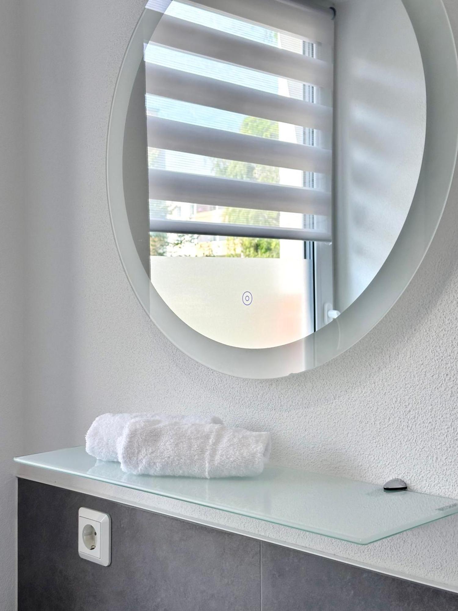 Apartment Modernes Mit Queensize-bett, Netflix, Kueche, Erdgeschoss, Naehe Ameos Klinik