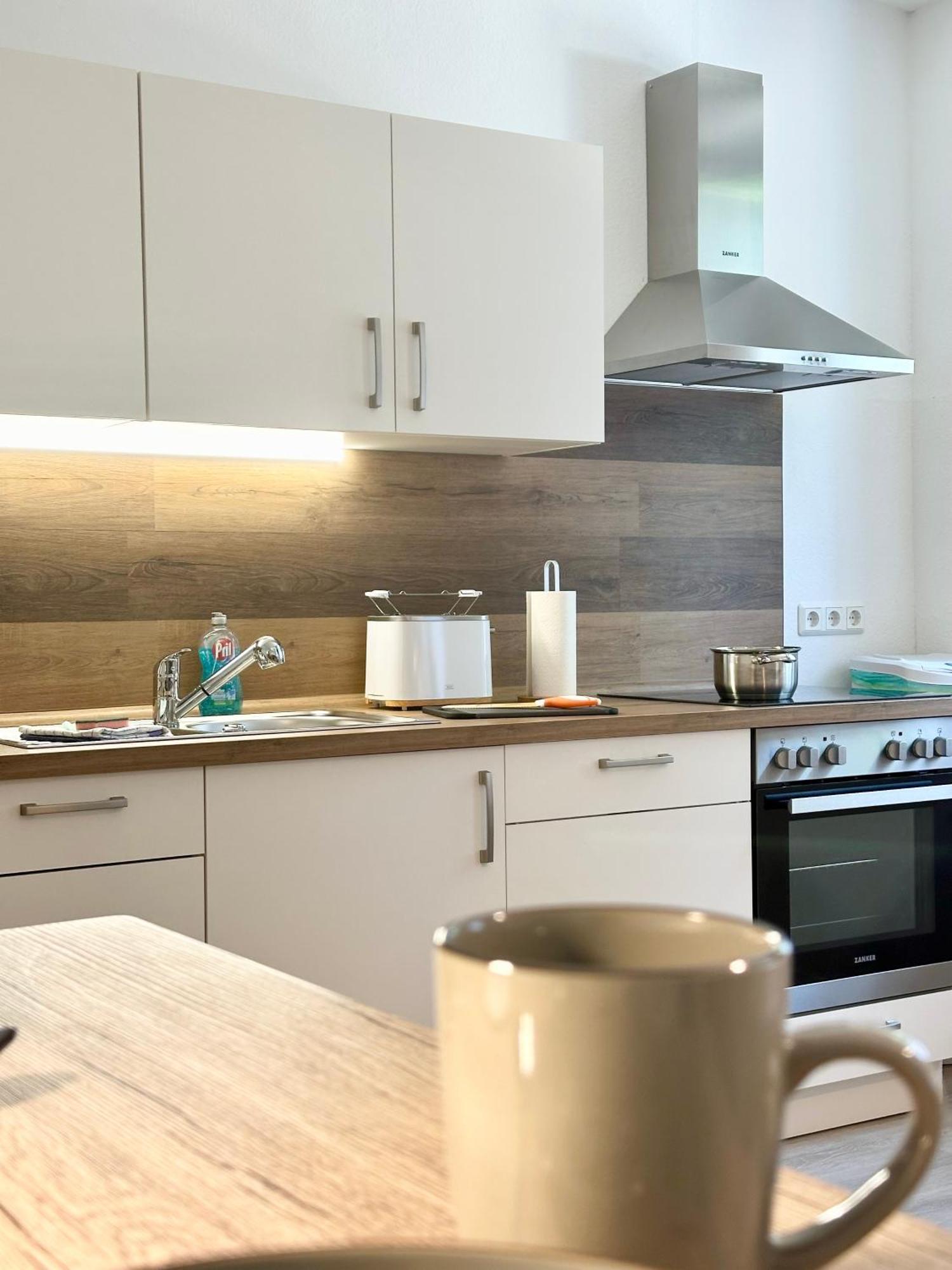 Modernes Mit Queensize-bett, Netflix, Kueche, Erdgeschoss, Naehe Ameos Klinik Apartment *