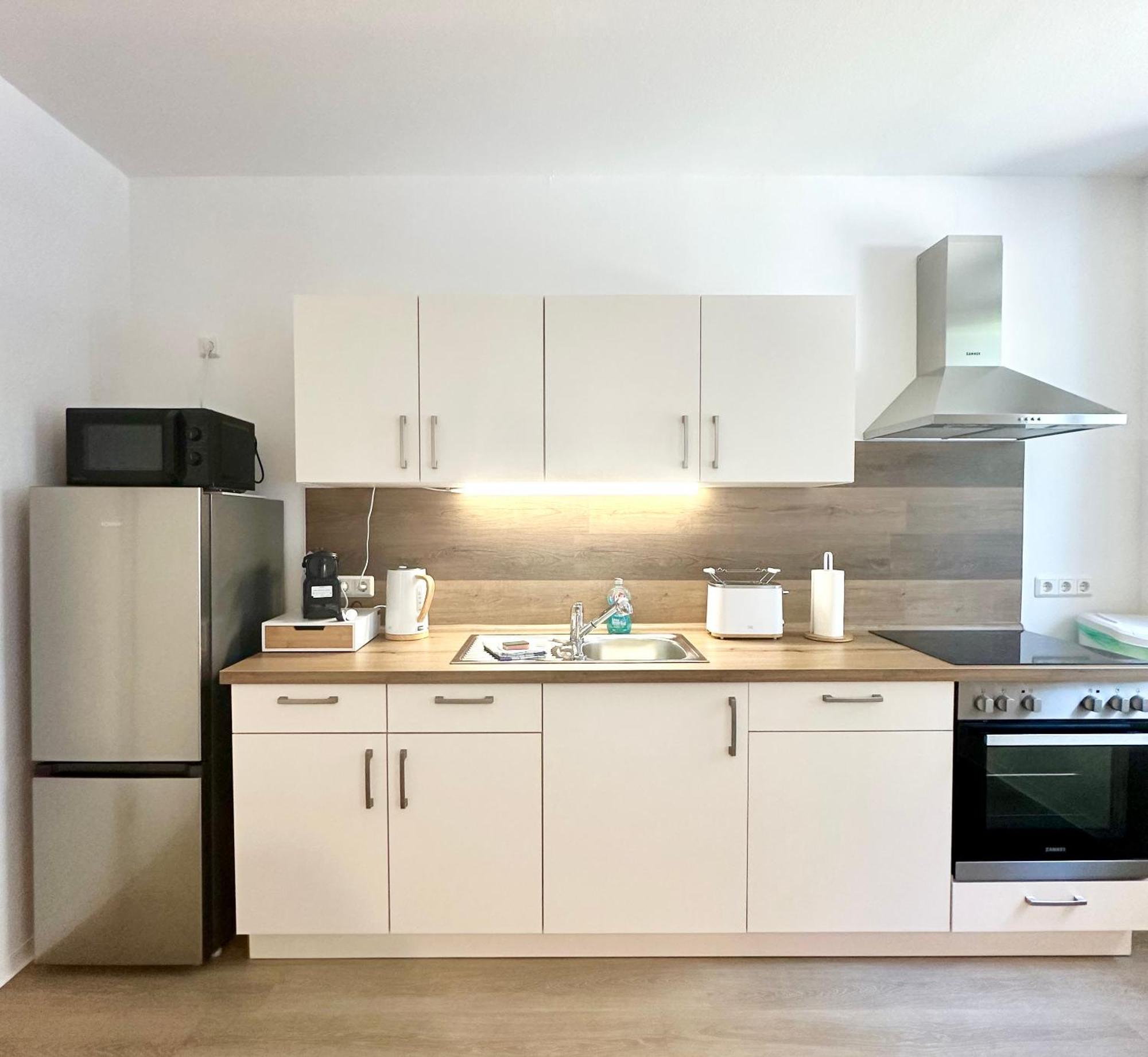 Modernes Mit Queensize-bett, Netflix, Kueche, Erdgeschoss, Naehe Ameos Klinik Apartment