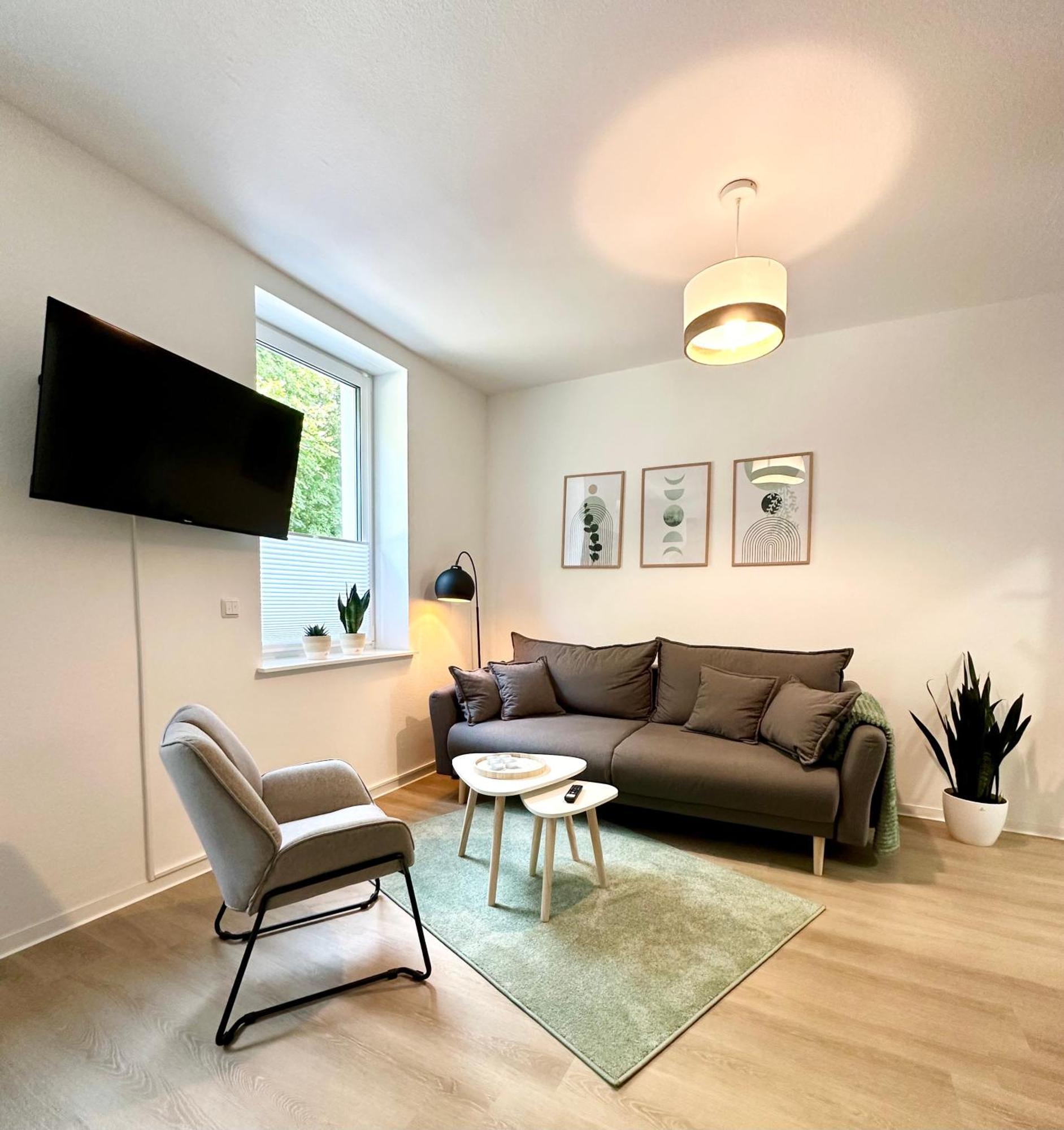 Modernes Mit Queensize-bett, Netflix, Kueche, Erdgeschoss, Naehe Ameos Klinik Aschersleben