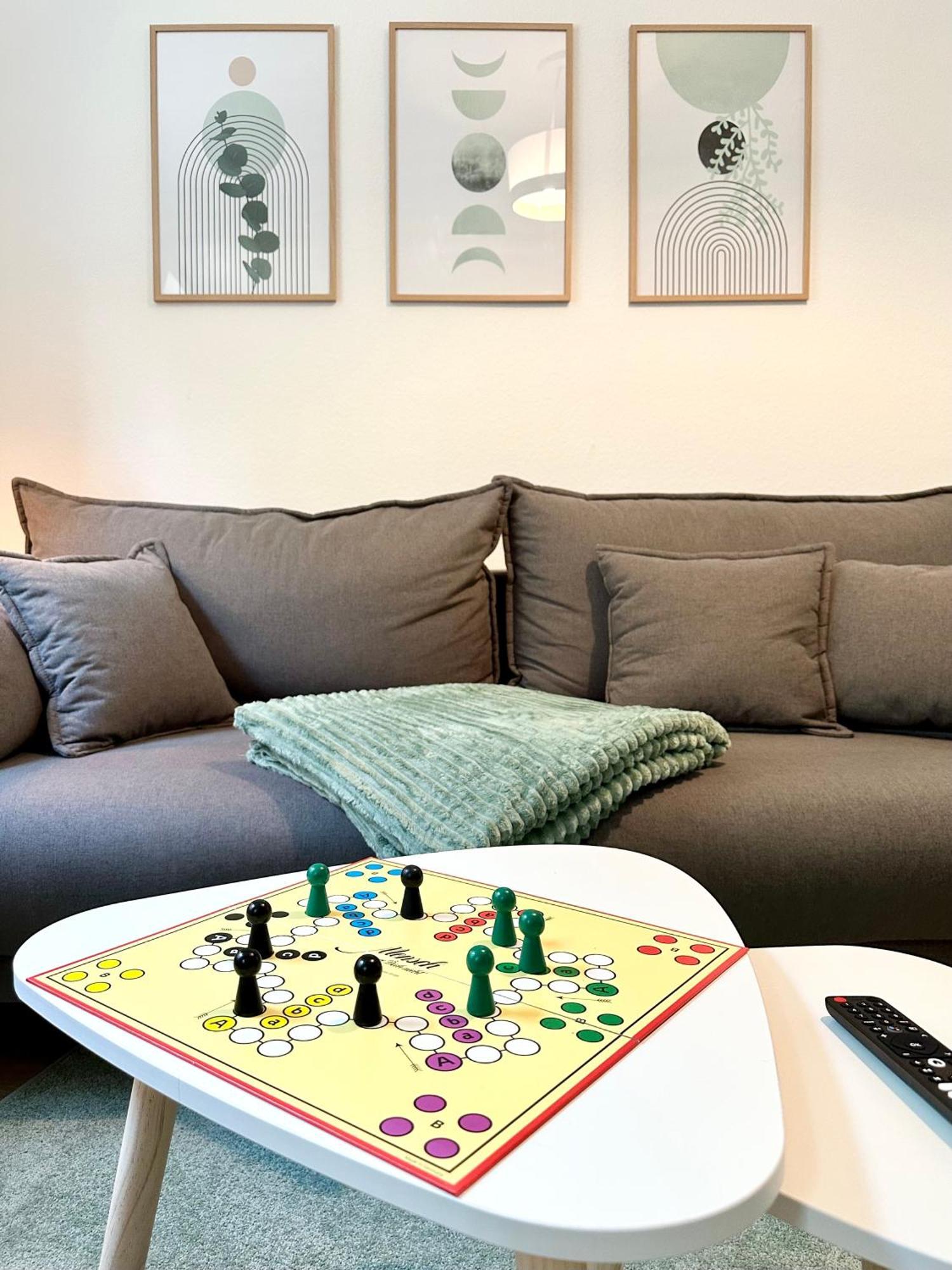 Apartment Modernes Mit Queensize-bett, Netflix, Kueche, Erdgeschoss, Naehe Ameos Klinik Aschersleben