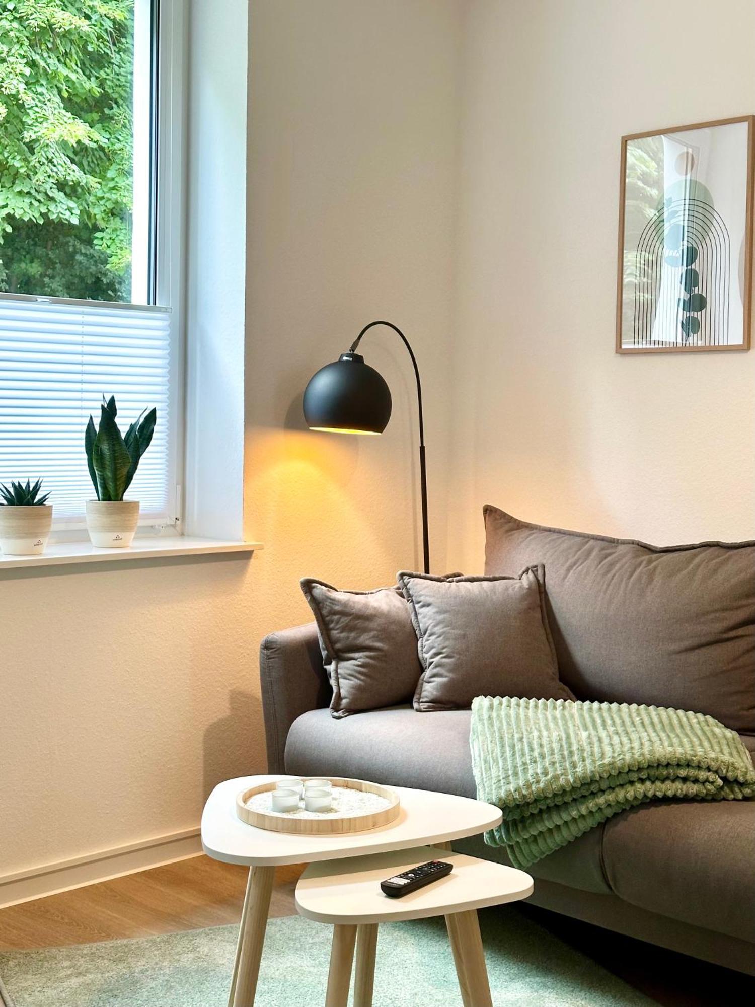 Modernes Mit Queensize-bett, Netflix, Kueche, Erdgeschoss, Naehe Ameos Klinik * Aschersleben